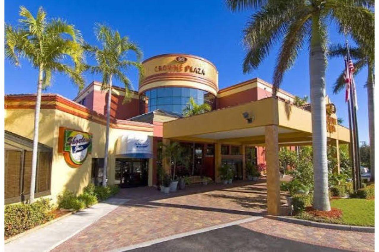 Doubletree By Hilton Fort Myers At Bell Tower Shops Экстерьер фото