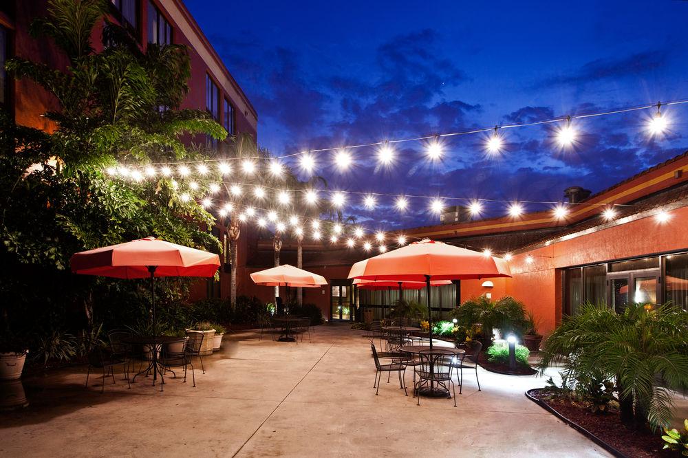 Doubletree By Hilton Fort Myers At Bell Tower Shops Экстерьер фото