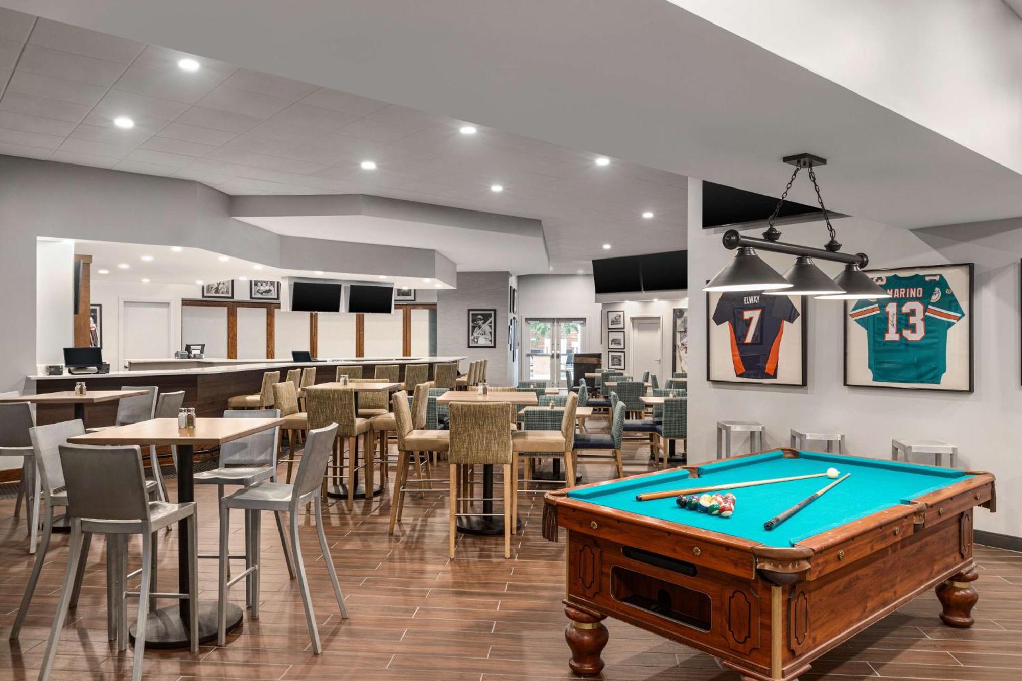 Doubletree By Hilton Fort Myers At Bell Tower Shops Экстерьер фото