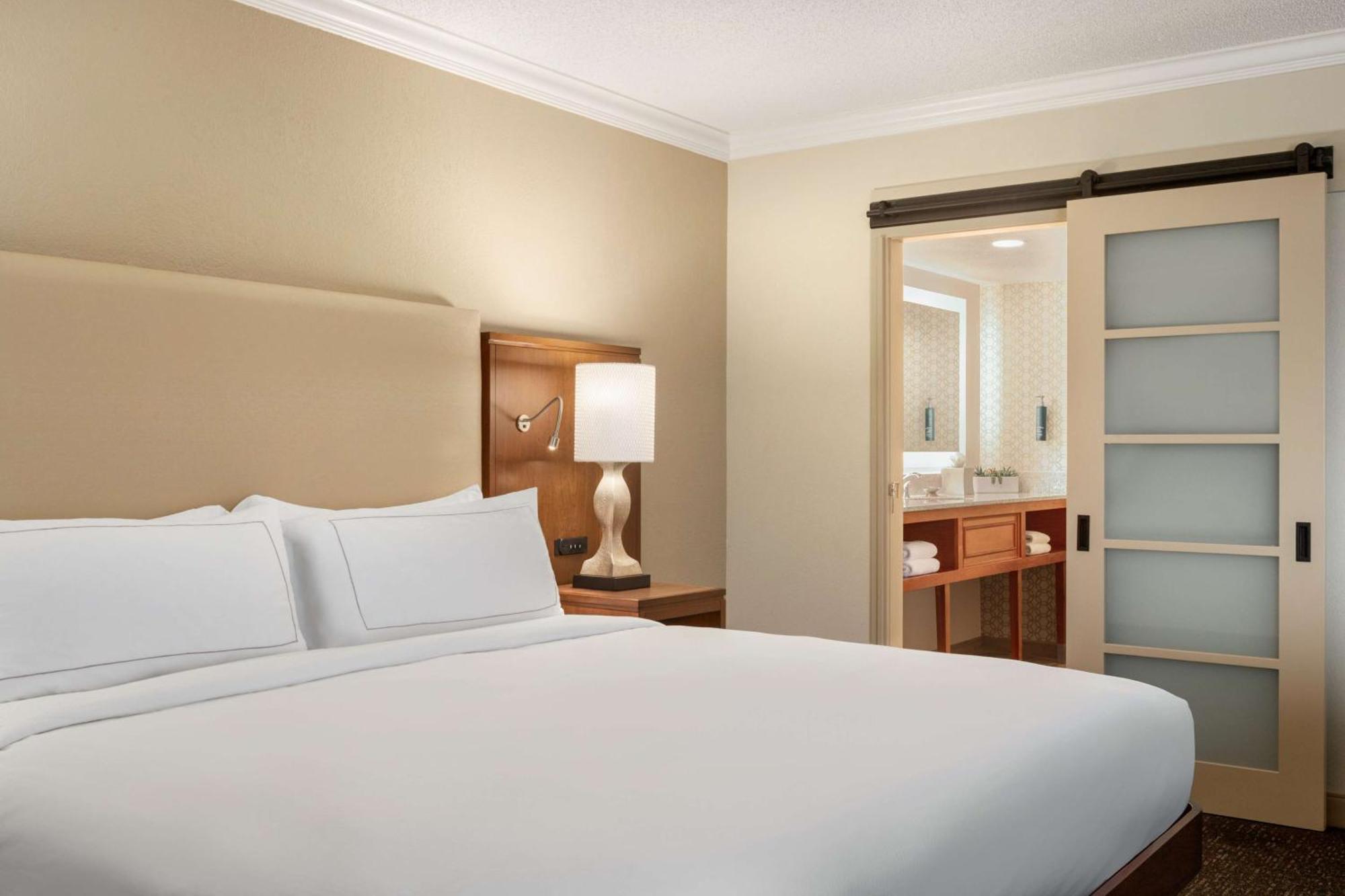 Doubletree By Hilton Fort Myers At Bell Tower Shops Экстерьер фото