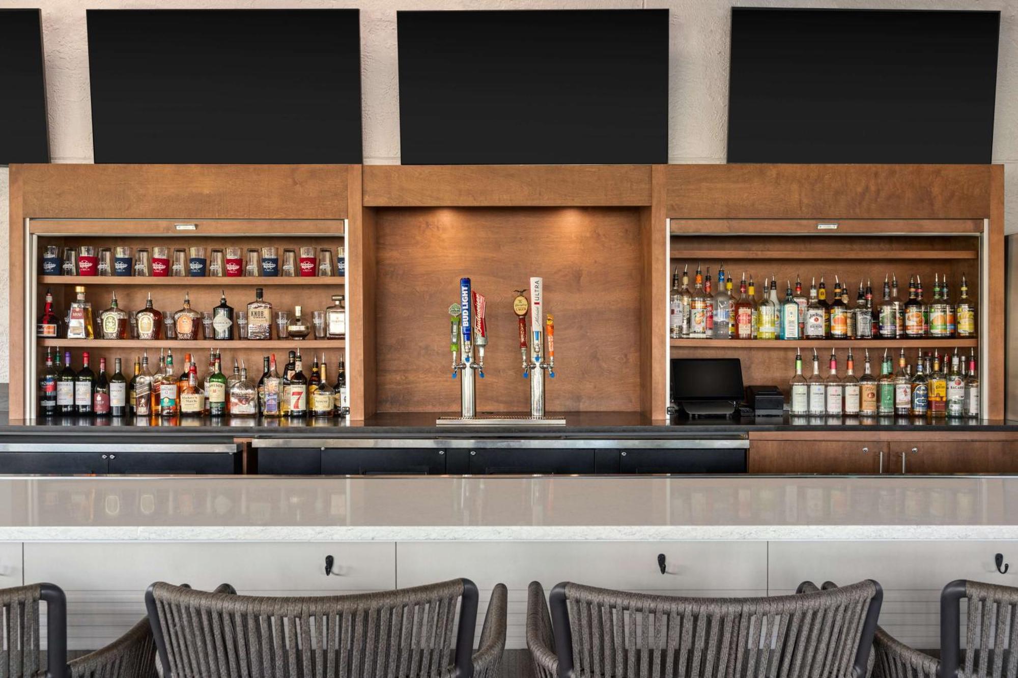 Doubletree By Hilton Fort Myers At Bell Tower Shops Экстерьер фото