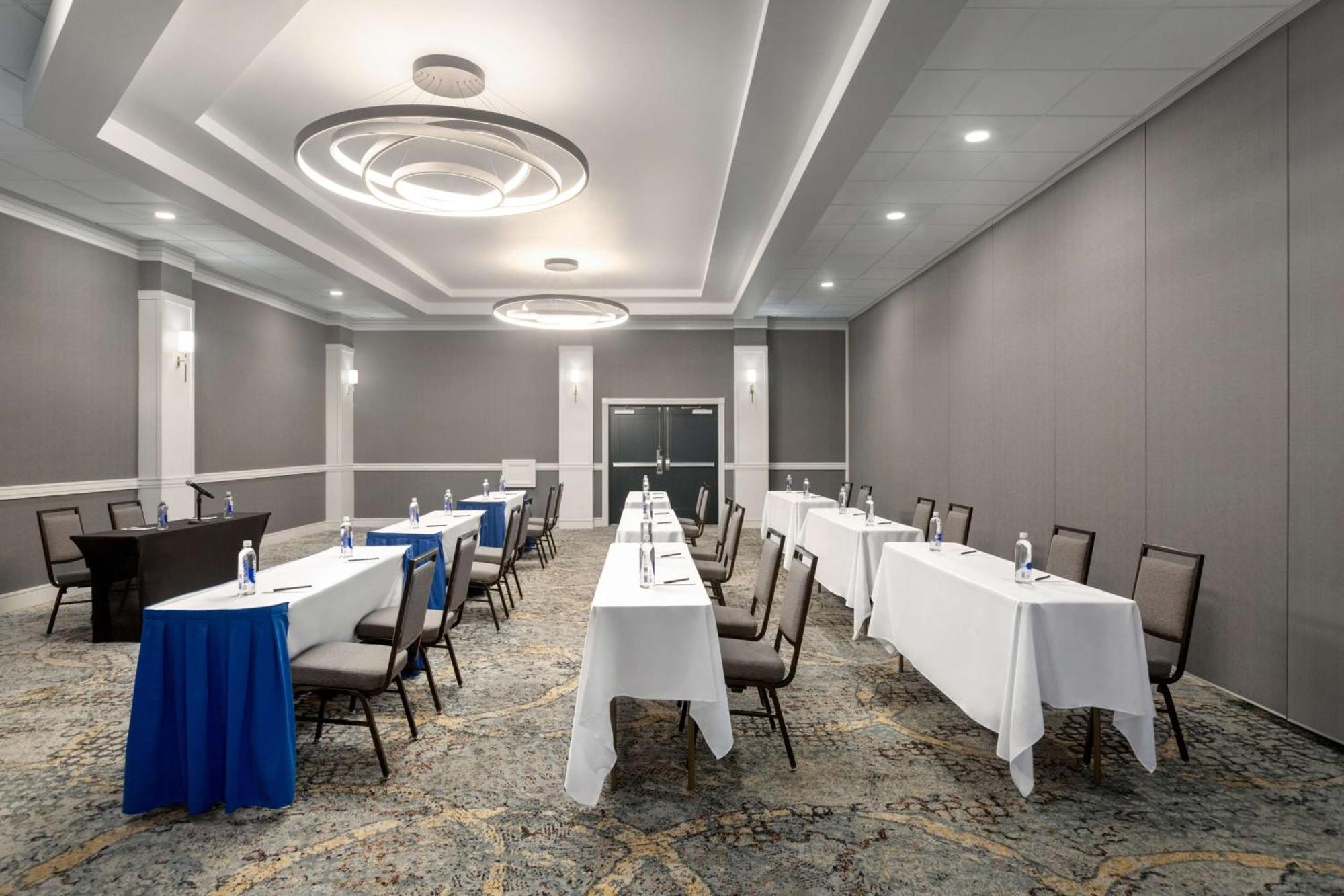 Doubletree By Hilton Fort Myers At Bell Tower Shops Экстерьер фото