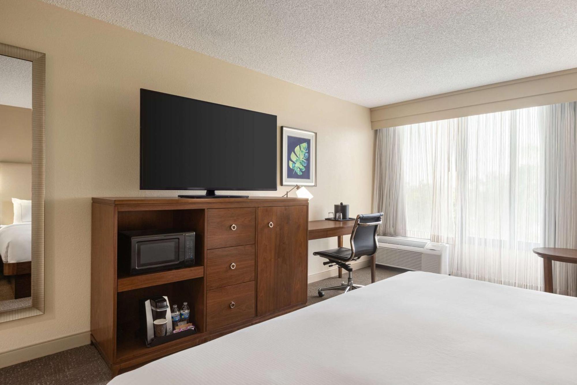 Doubletree By Hilton Fort Myers At Bell Tower Shops Экстерьер фото