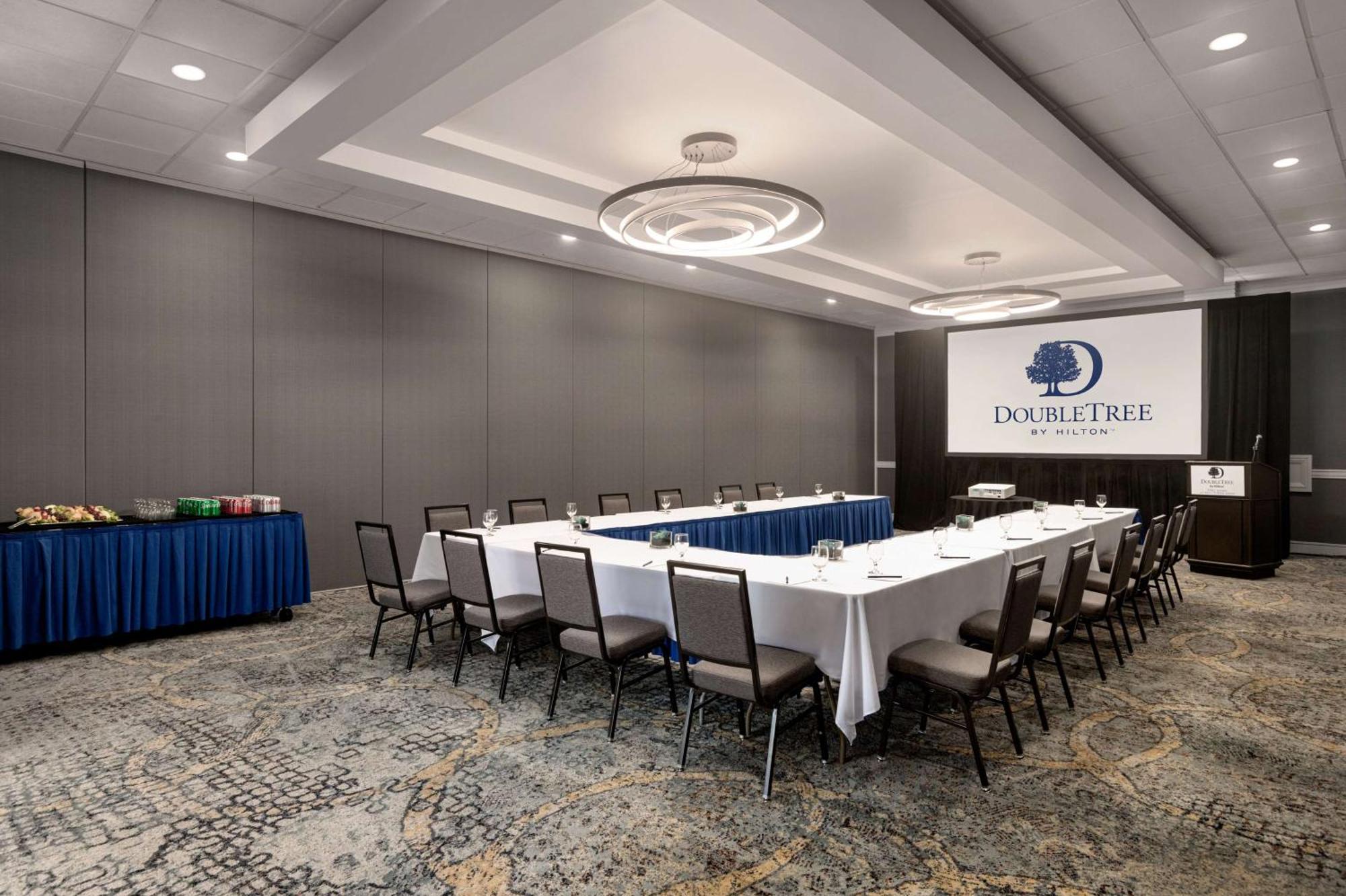 Doubletree By Hilton Fort Myers At Bell Tower Shops Экстерьер фото