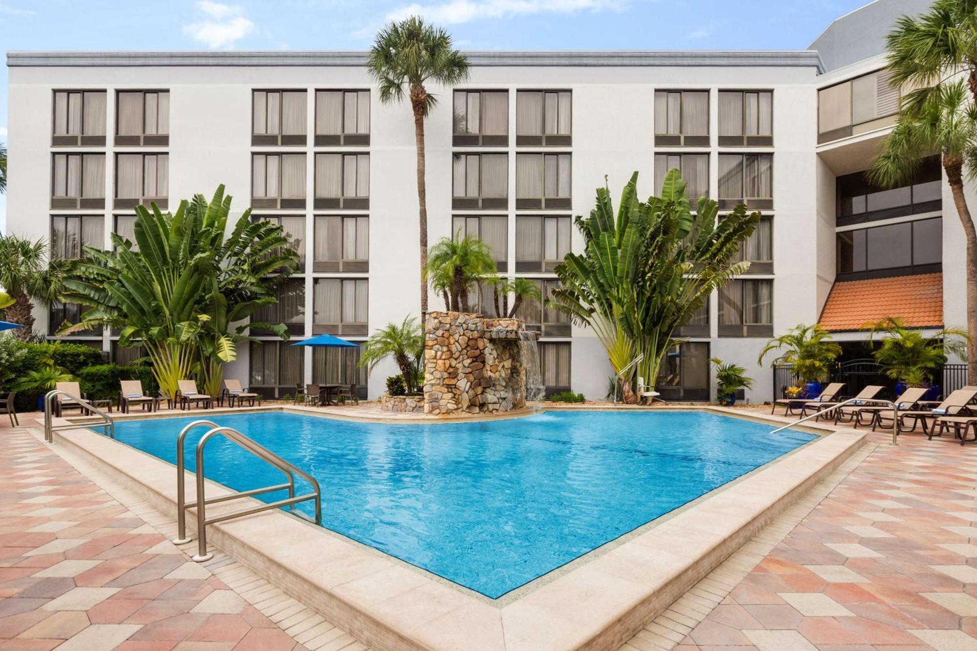 Doubletree By Hilton Fort Myers At Bell Tower Shops Экстерьер фото