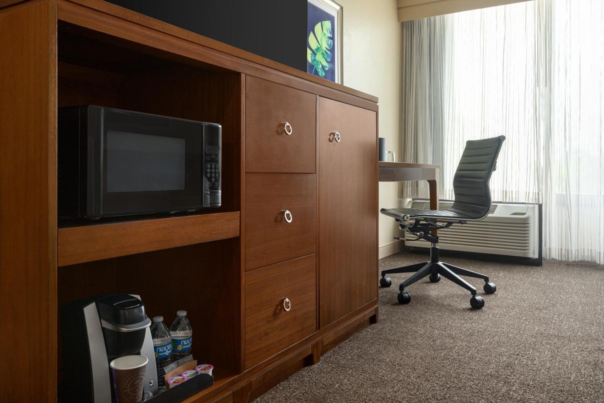 Doubletree By Hilton Fort Myers At Bell Tower Shops Экстерьер фото