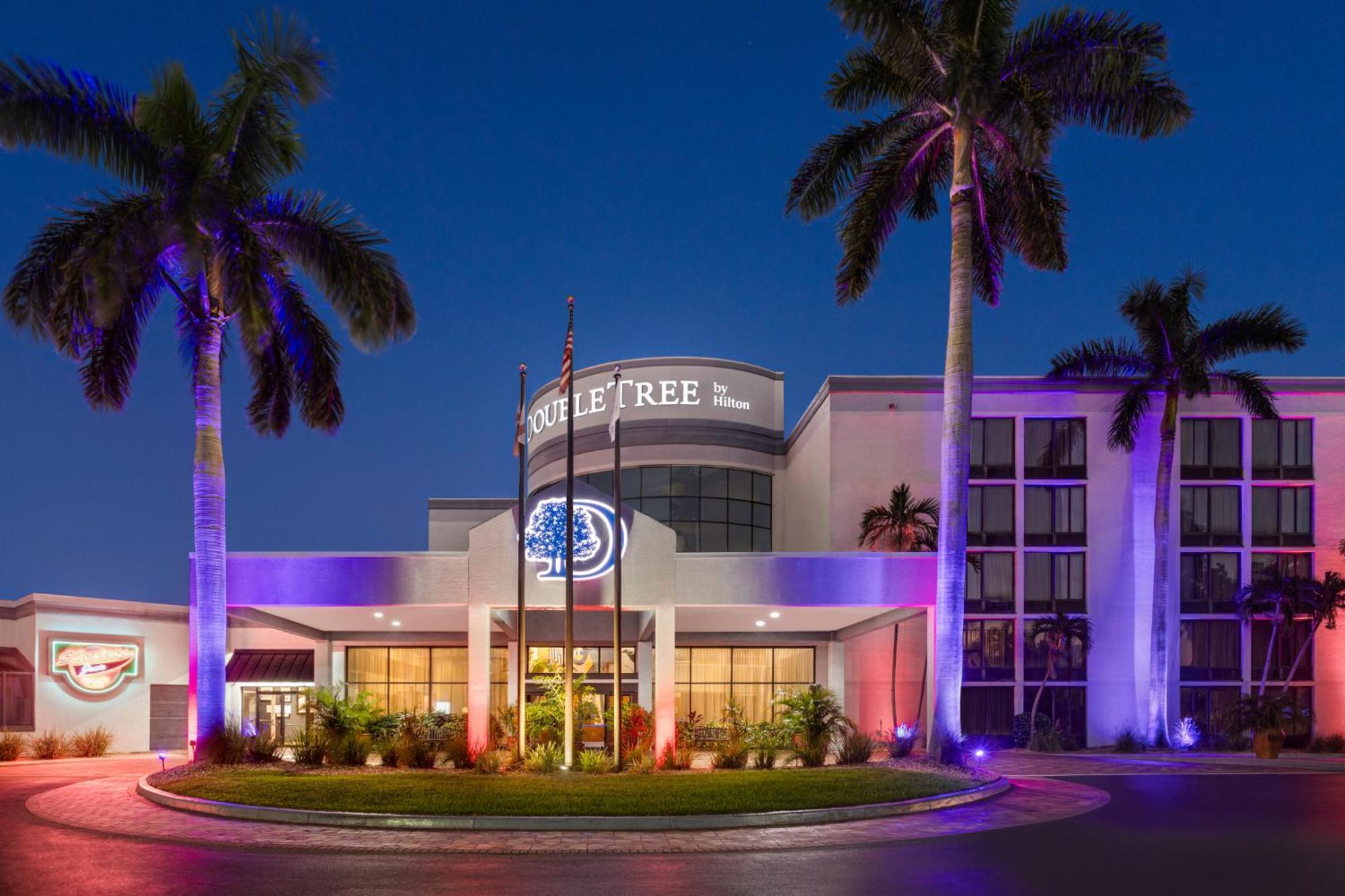 Doubletree By Hilton Fort Myers At Bell Tower Shops Экстерьер фото