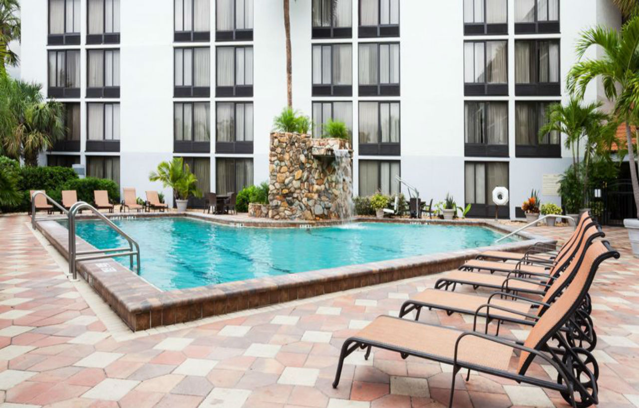 Doubletree By Hilton Fort Myers At Bell Tower Shops Экстерьер фото